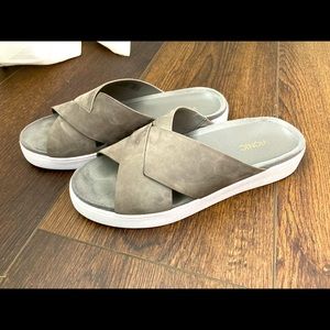 Vionic sandals - size 8